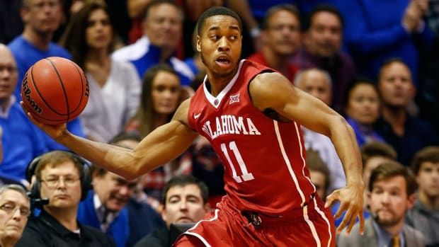 Shootaround: Isaiah Cousins balances Oklahoma on the court, sets the soundtrack for the Sooners off it